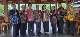 Panewu Tepus dan Lurah se-Kapanewon Tepus Silaturahmi dalam Open House Purna Tugas Kepala DPMKPPKB